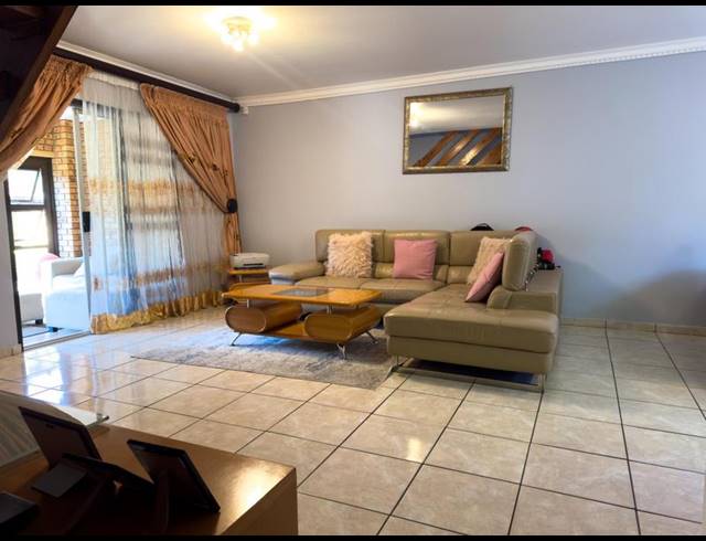 3 BEDROOM TOWNHOUSE FOR SALE IN WILLOWBROOK